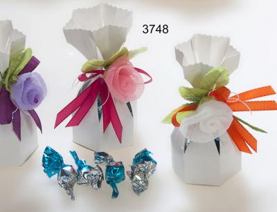 Cajita decorada con caramelos